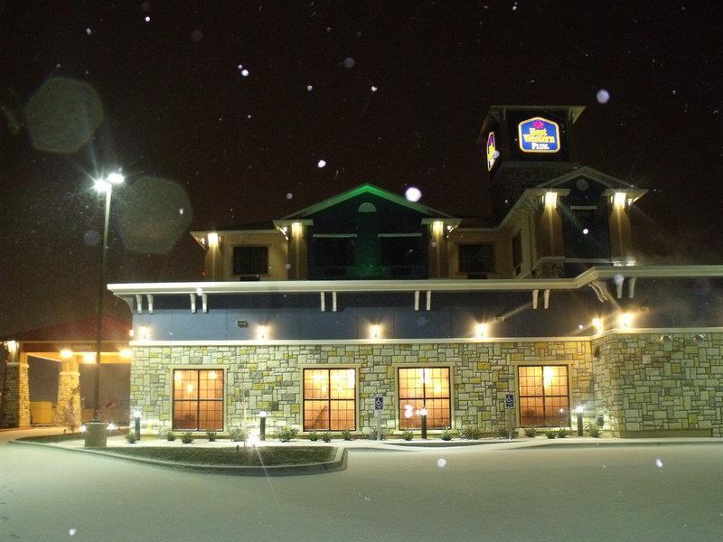 Best Western Plus Emerald Inn & Suites Garden City Eksteriør billede