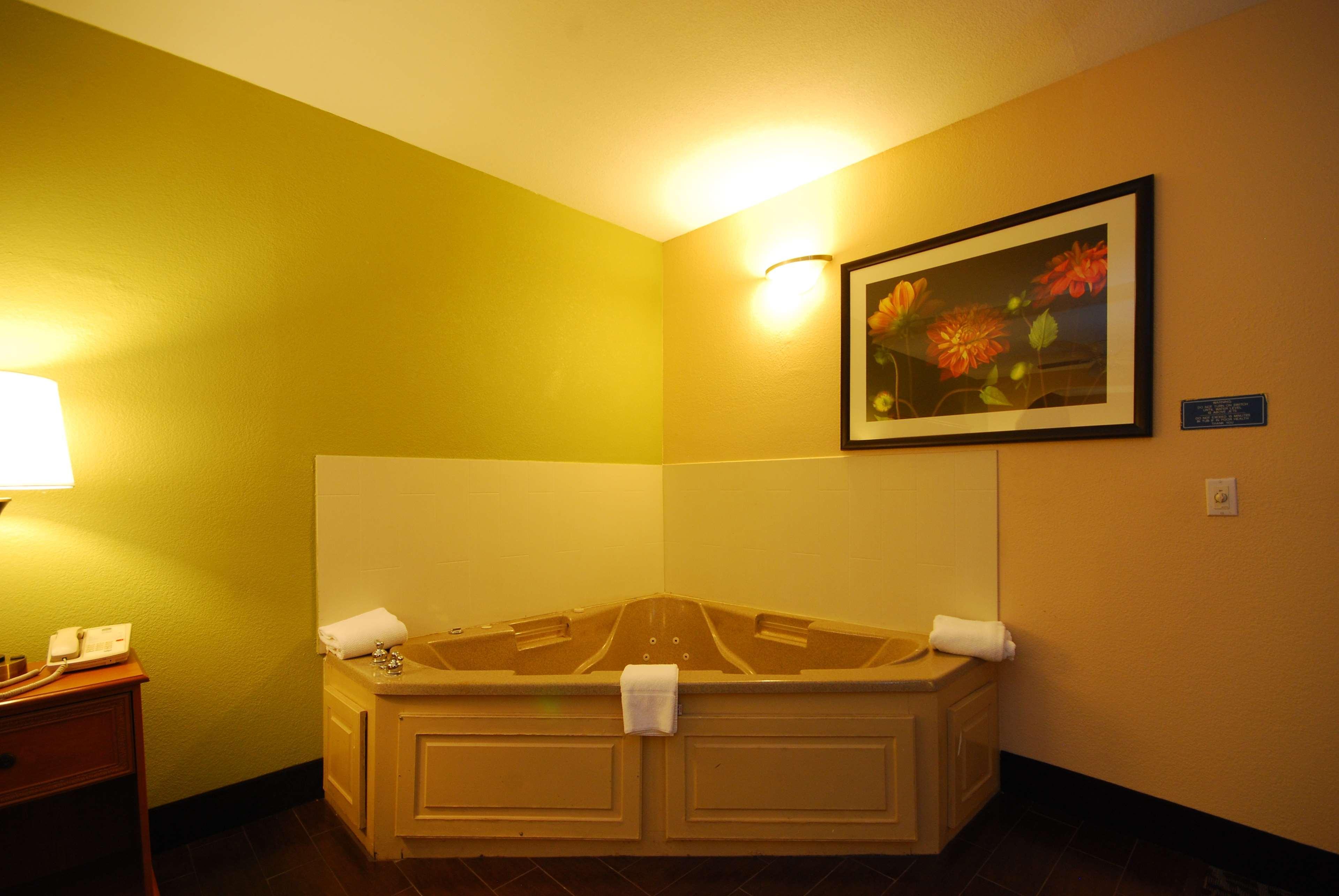 Best Western Plus Emerald Inn & Suites Garden City Eksteriør billede