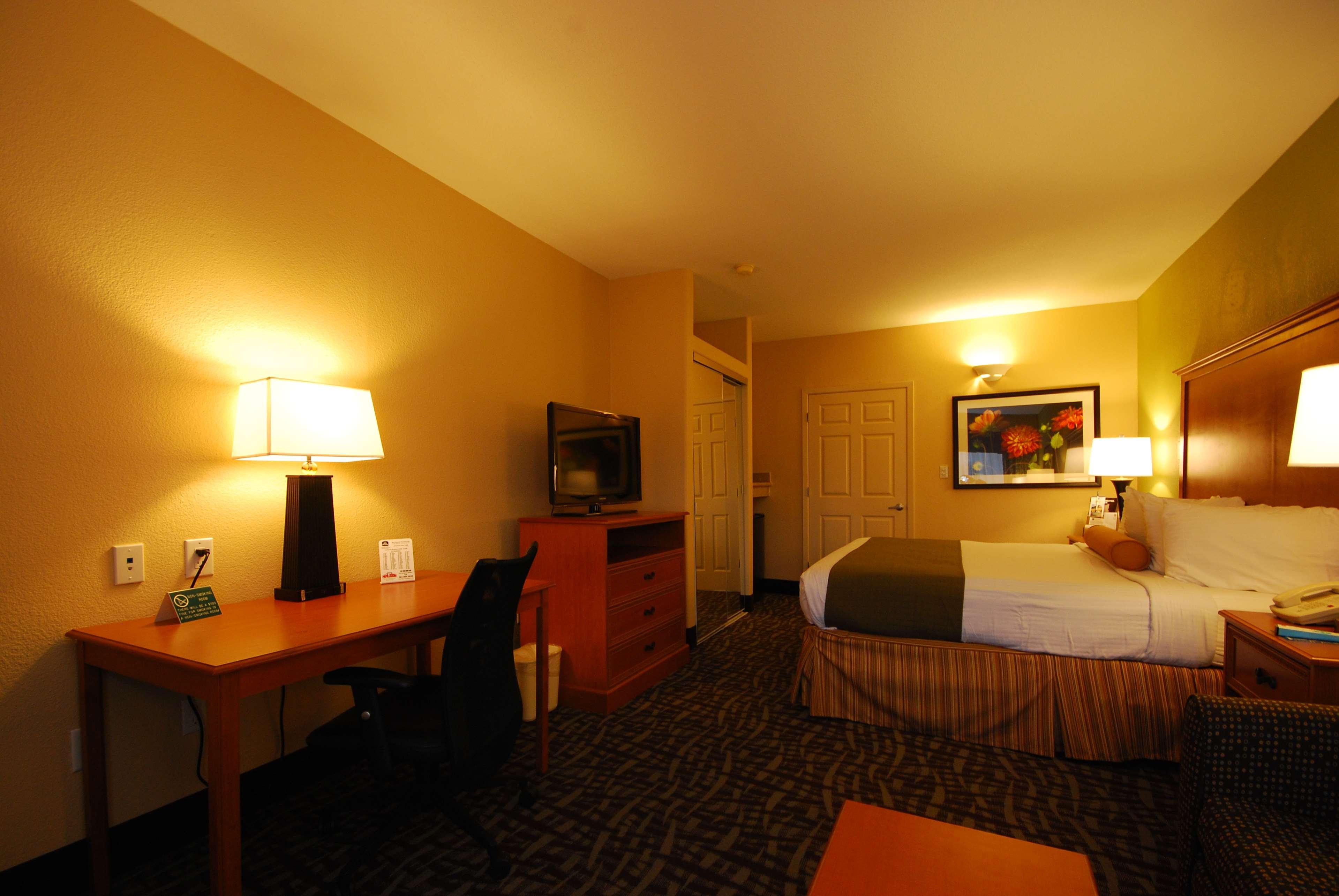 Best Western Plus Emerald Inn & Suites Garden City Eksteriør billede