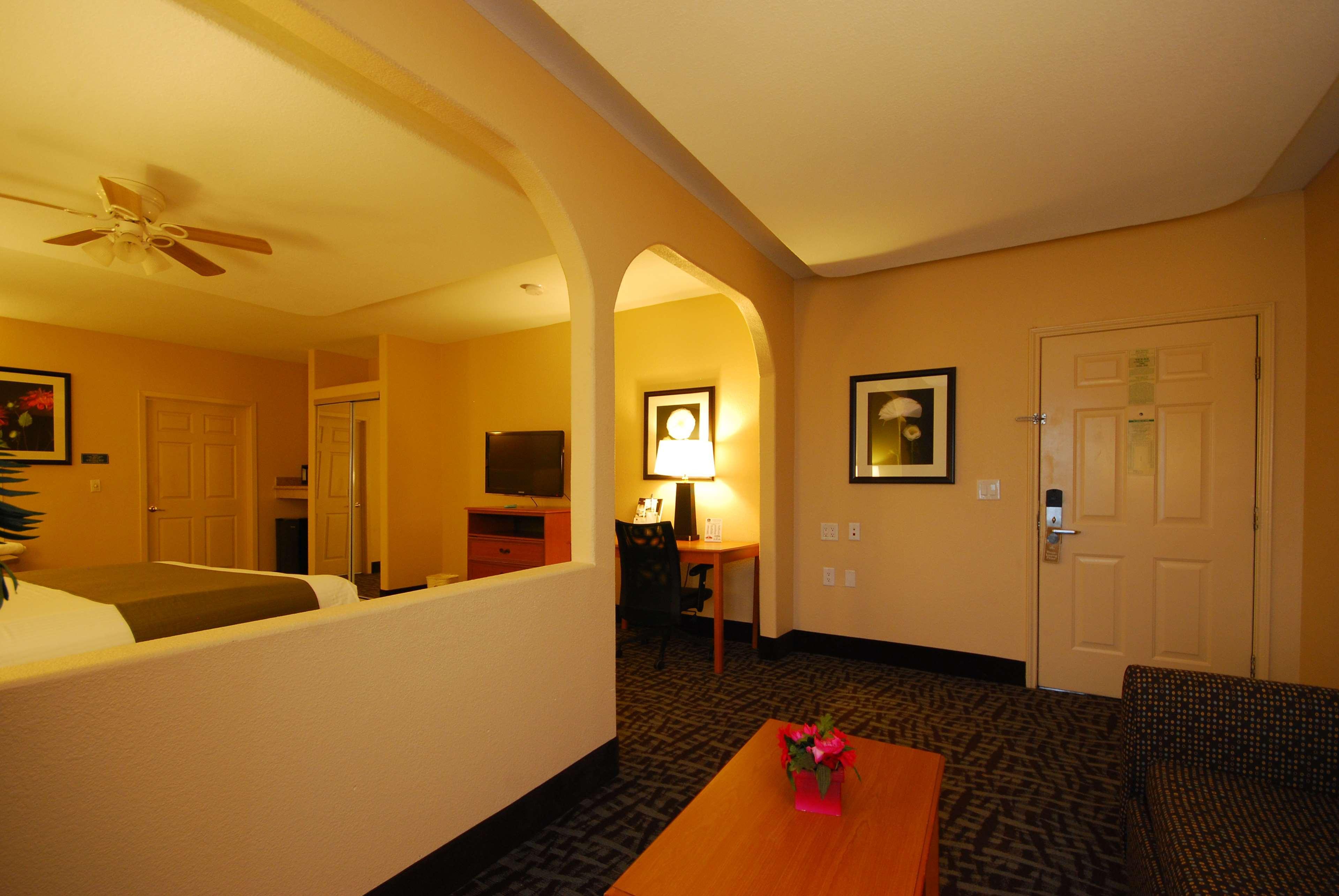 Best Western Plus Emerald Inn & Suites Garden City Eksteriør billede