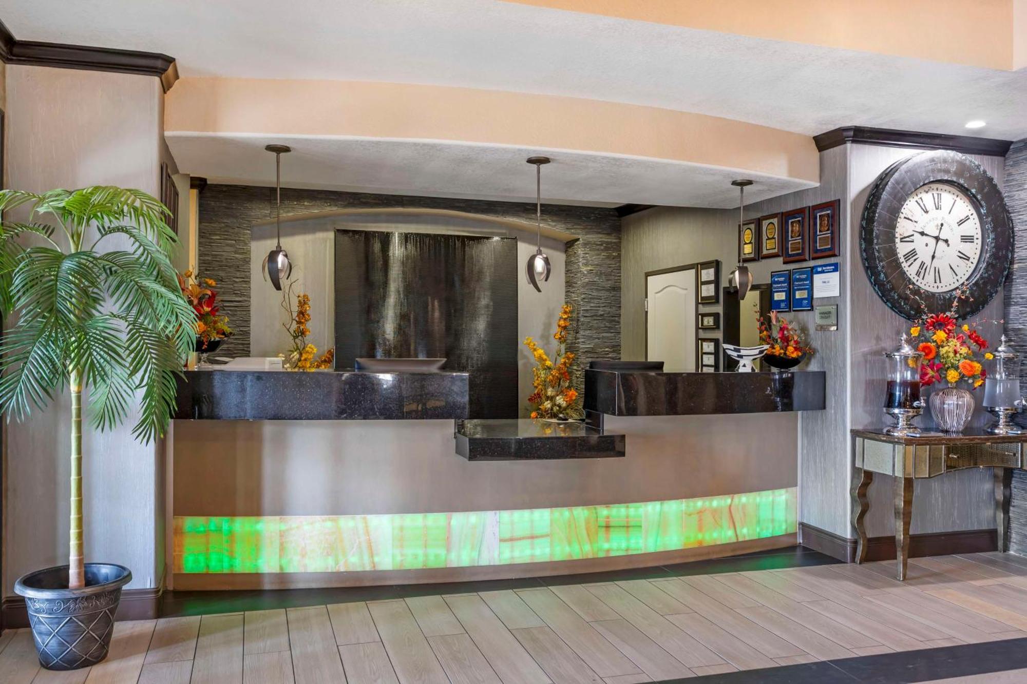 Best Western Plus Emerald Inn & Suites Garden City Eksteriør billede