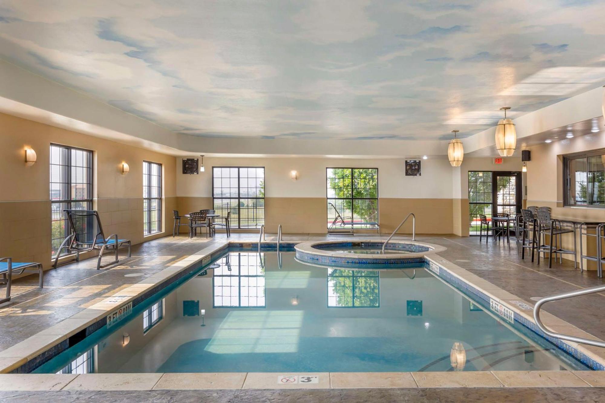 Best Western Plus Emerald Inn & Suites Garden City Eksteriør billede