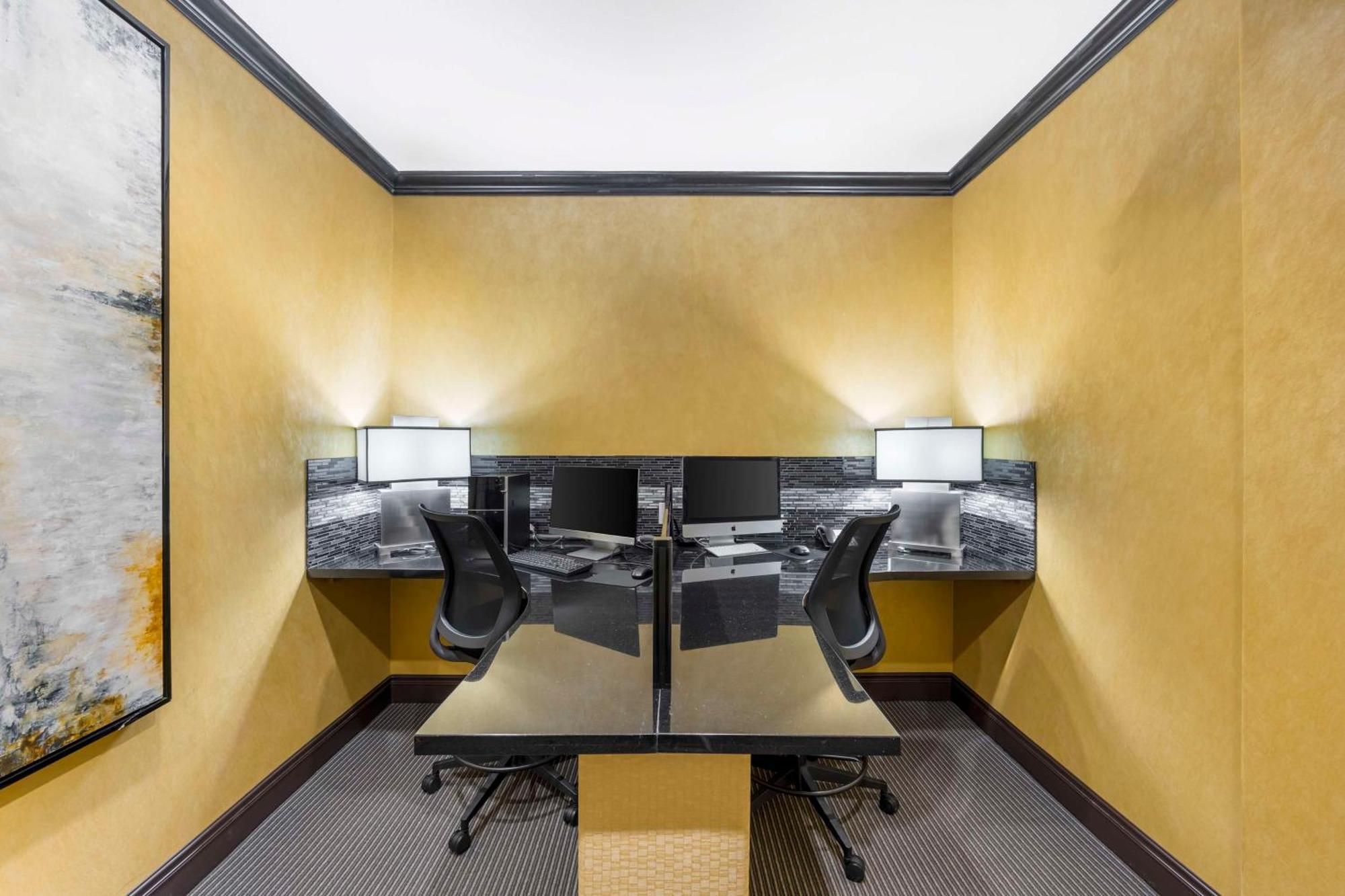 Best Western Plus Emerald Inn & Suites Garden City Eksteriør billede