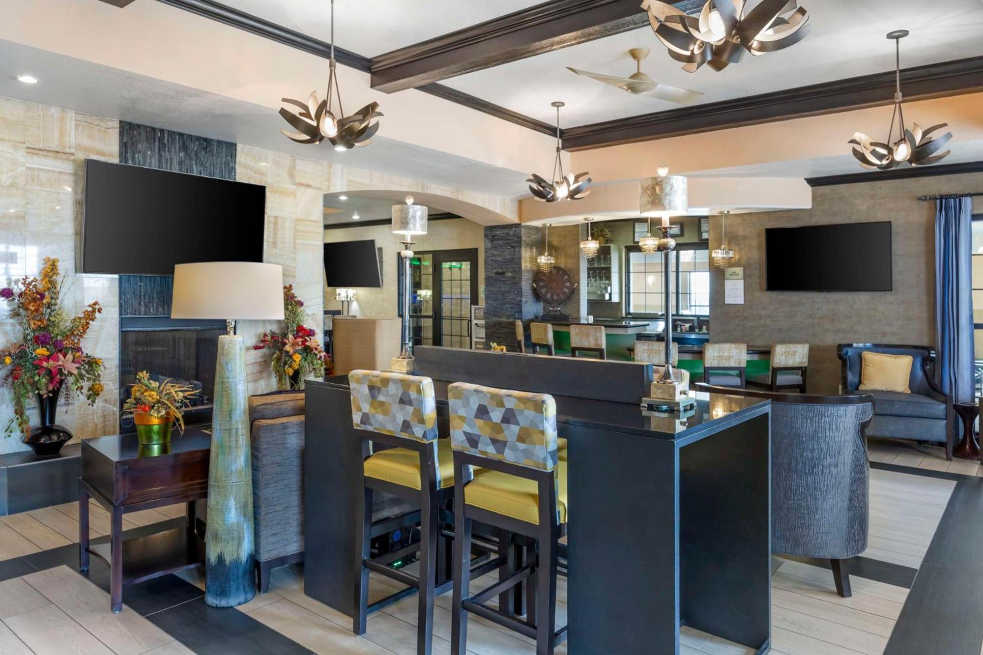 Best Western Plus Emerald Inn & Suites Garden City Eksteriør billede