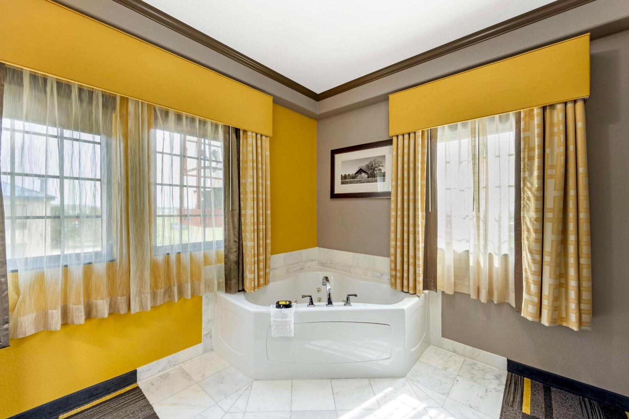 Best Western Plus Emerald Inn & Suites Garden City Eksteriør billede